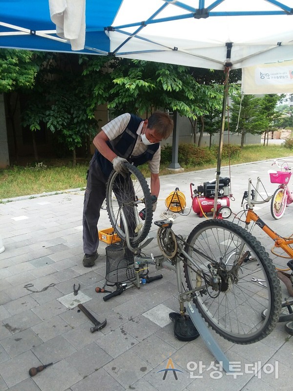 안성시, 2023년 하반기 찾아가는 자전거 수리센터 8월 10일부터 운영. /사진=안성시 제공